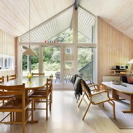 1483-aakirkeby-boesparken-18 *