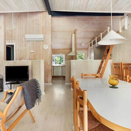 1483-aakirkeby-boesparken-18 *